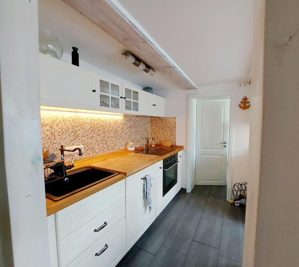 Ferienhaus Hochwertiges Fischerhus Mit Terrasse Und Grill Greifswald